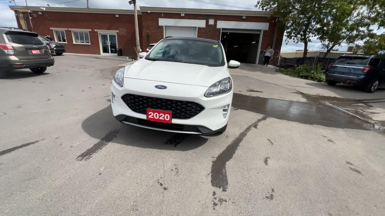 2020 Ford Escape TITANIUM AWD | LOW KMS! | HTD LEATHER | PANO ROOF Photo2