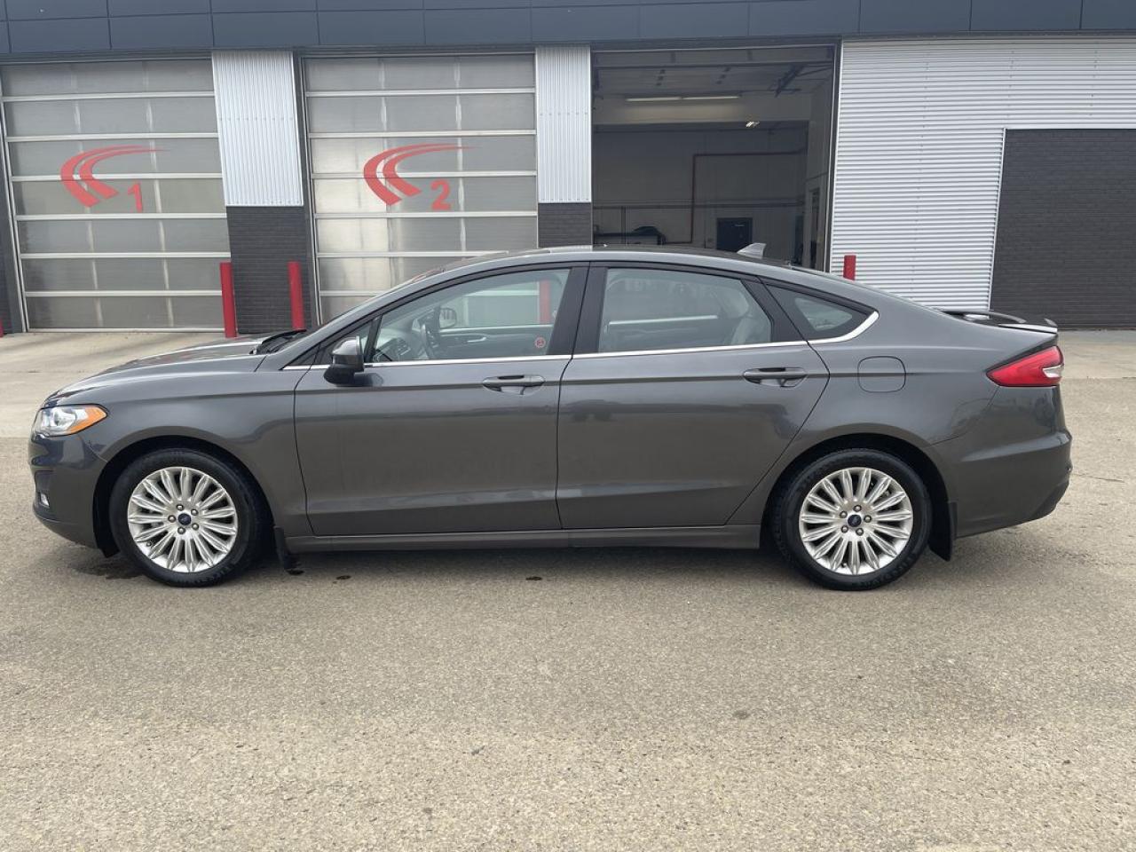 2020 Ford Fusion SE Photo3