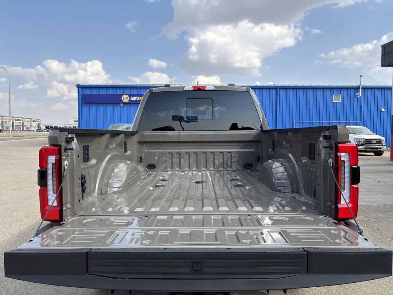 2026 Ford F-350 Super Duty SRW PLATINUM 6.8' Box 713A Photo5