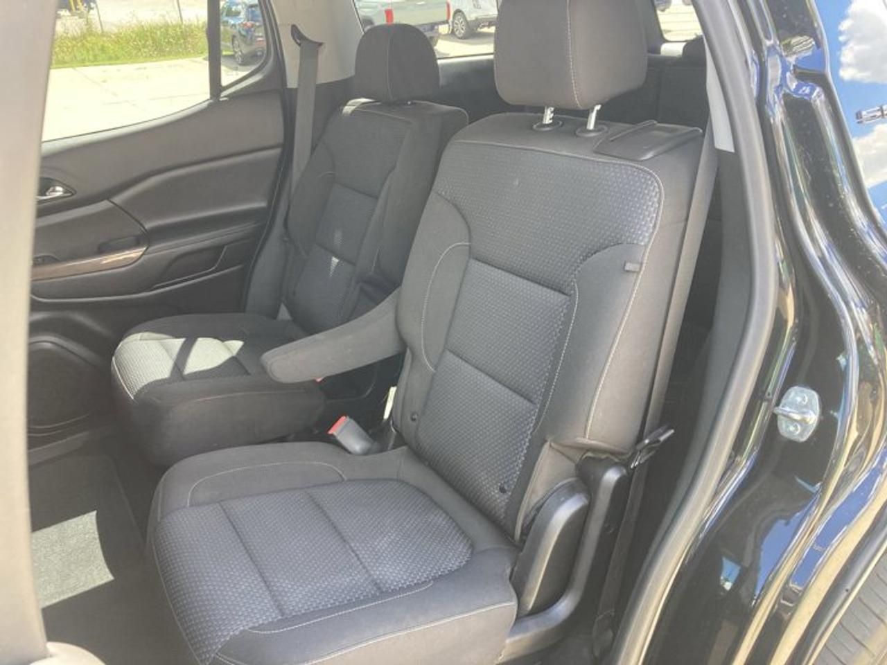 2023 GMC Acadia AWD 4dr SLE Photo