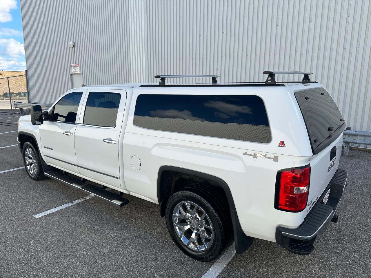 2014 GMC Sierra 1500 Crew Cab SLT 4WD 6.2 Litre 6.5 Ft Box Photo2