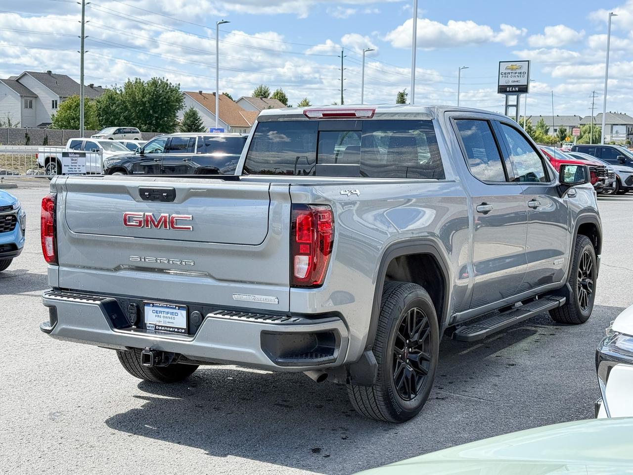 2023 GMC Sierra 1500 Elevation 5.3L V8, REMOTE START/ENTRY, HEATED SEATS, HEATED STEERING WHEEL, TRAILER BRAKE CONTROLLER, MAX TRAILERING PACKAGE, APPLE CARPLAY & ANDROID AUTO, BOSE SOUND SYSTEM, HD REAR VISION CAMERA Photo4