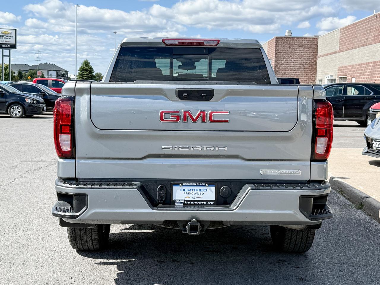 2023 GMC Sierra 1500 Elevation 5.3L V8, REMOTE START/ENTRY, HEATED SEATS, HEATED STEERING WHEEL, TRAILER BRAKE CONTROLLER, MAX TRAILERING PACKAGE, APPLE CARPLAY & ANDROID AUTO, BOSE SOUND SYSTEM, HD REAR VISION CAMERA Photo