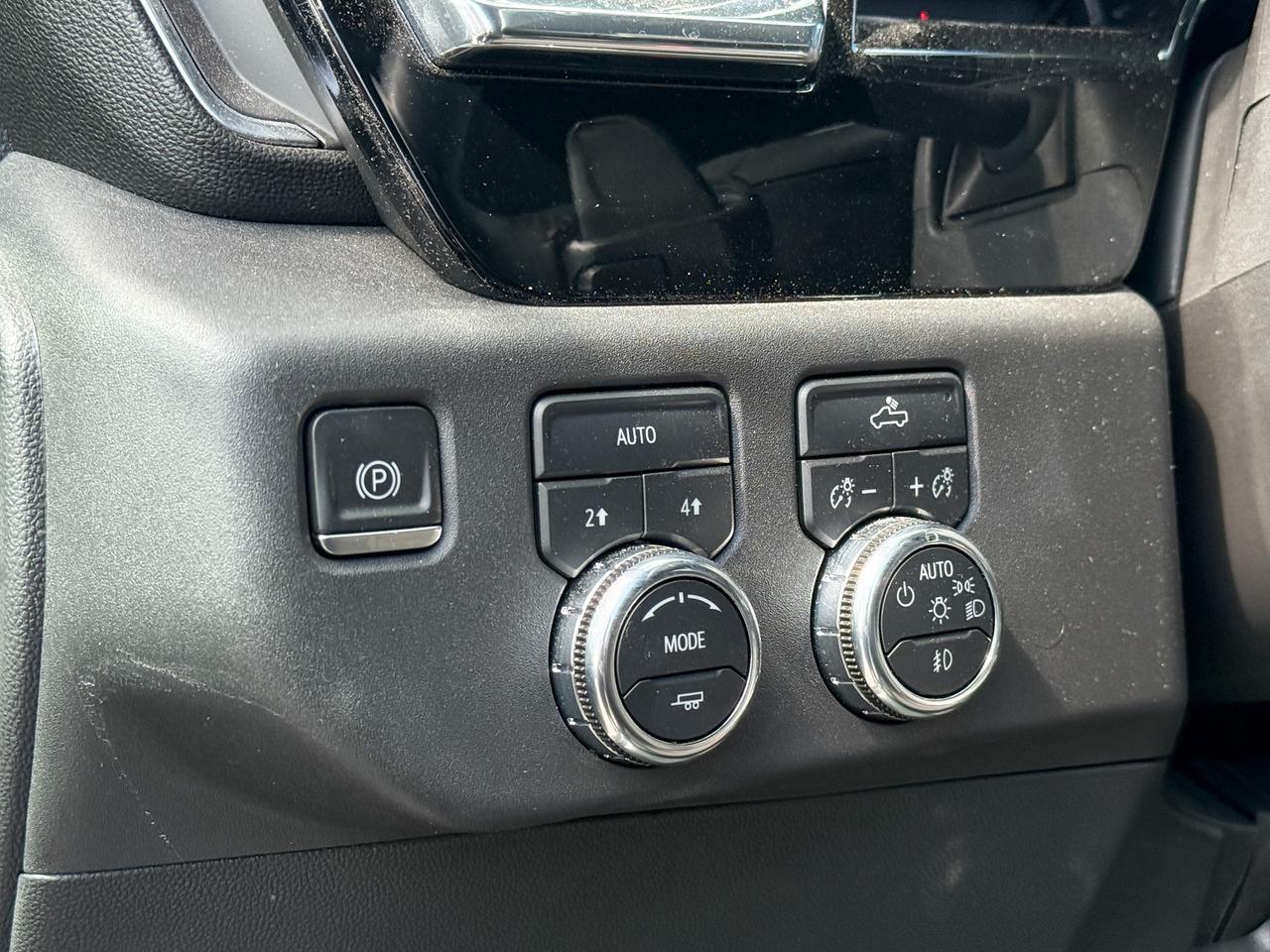 2023 GMC Sierra 1500 Elevation 5.3L V8, REMOTE START/ENTRY, HEATED SEATS, HEATED STEERING WHEEL, TRAILER BRAKE CONTROLLER, MAX TRAILERING PACKAGE, APPLE CARPLAY & ANDROID AUTO, BOSE SOUND SYSTEM, HD REAR VISION CAMERA Photo
