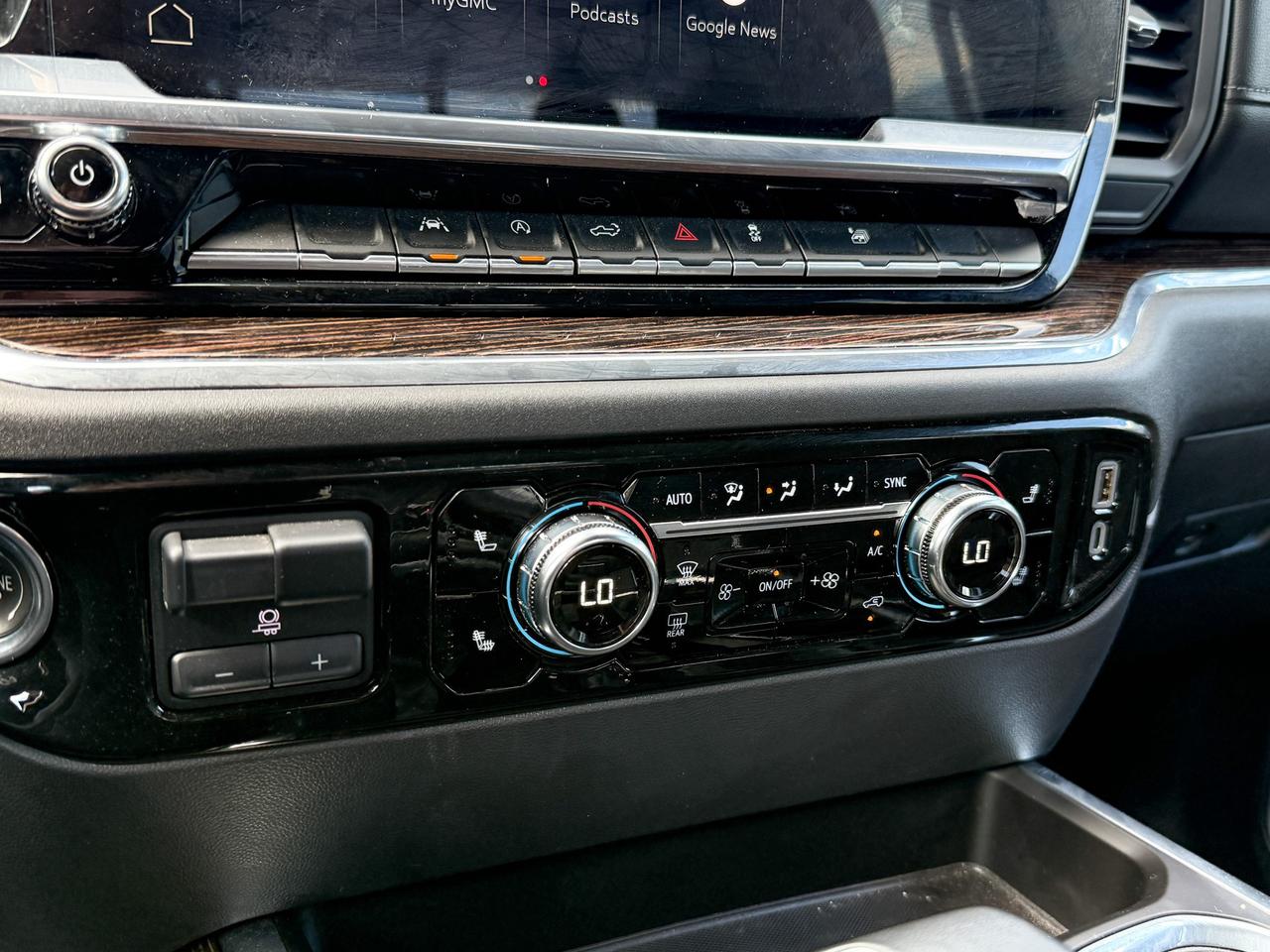 2023 GMC Sierra 1500 Elevation 5.3L V8, REMOTE START/ENTRY, HEATED SEATS, HEATED STEERING WHEEL, TRAILER BRAKE CONTROLLER, MAX TRAILERING PACKAGE, APPLE CARPLAY & ANDROID AUTO, BOSE SOUND SYSTEM, HD REAR VISION CAMERA Photo