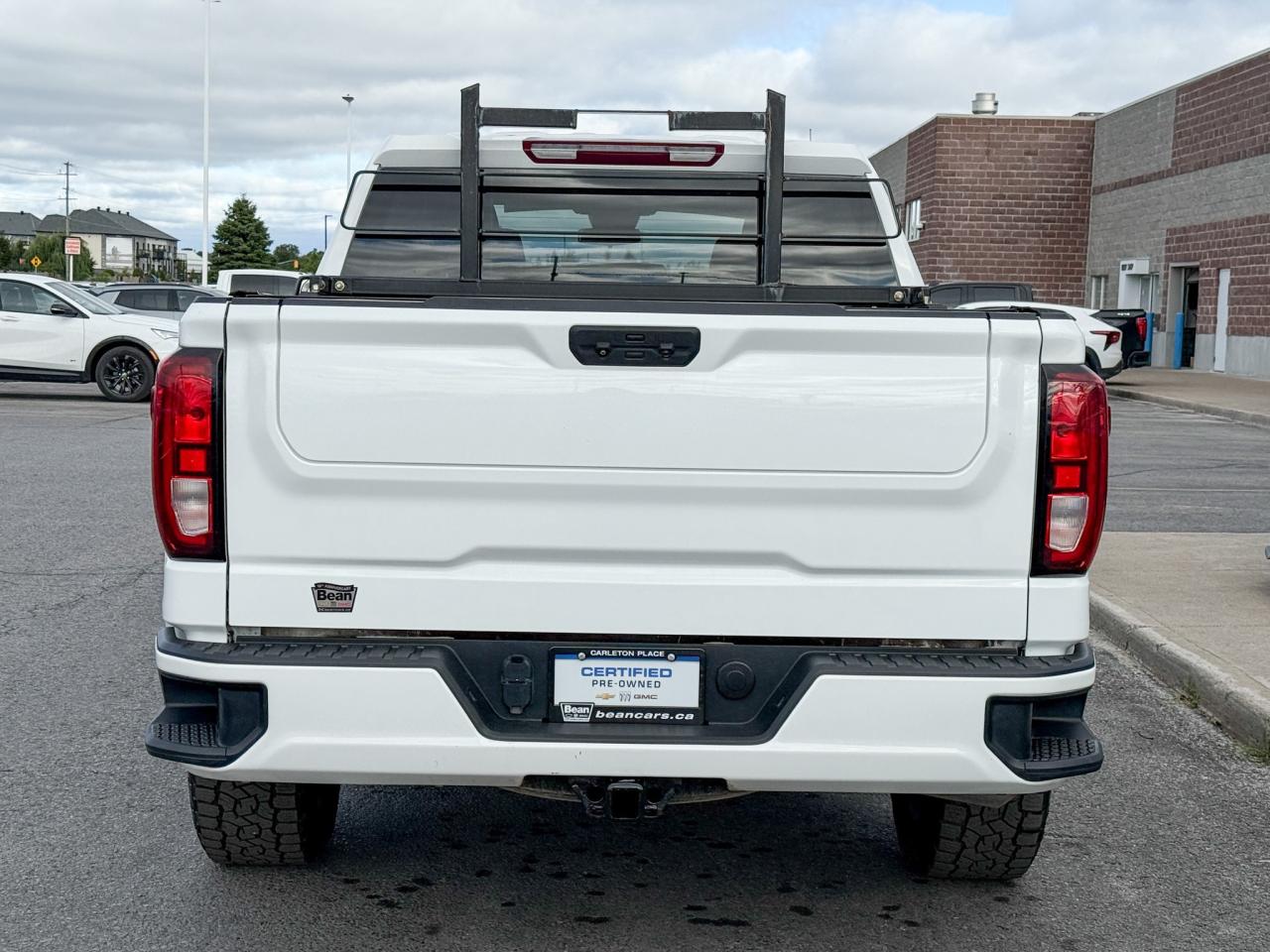 2022 GMC Sierra 1500 Elevation 3.0L DURAMAX WITH REMOTE START/ENTRY, HEATED SEATS, HEATED STEERING WHEEL, TONNEAU COVER, TRAILER BRAKE CONTROLLER, BACK RACK, HD REAR VISION CAMERA, APPLE CARPLAY AND ANDROID AUTO Photo3