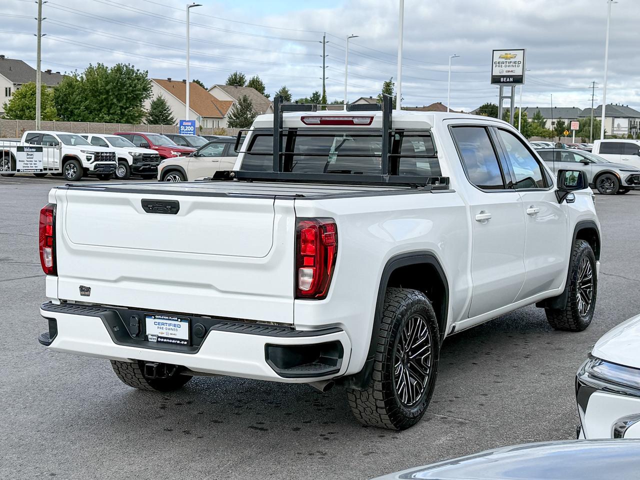 2022 GMC Sierra 1500 Elevation 3.0L DURAMAX WITH REMOTE START/ENTRY, HEATED SEATS, HEATED STEERING WHEEL, TONNEAU COVER, TRAILER BRAKE CONTROLLER, BACK RACK, HD REAR VISION CAMERA, APPLE CARPLAY AND ANDROID AUTO Photo