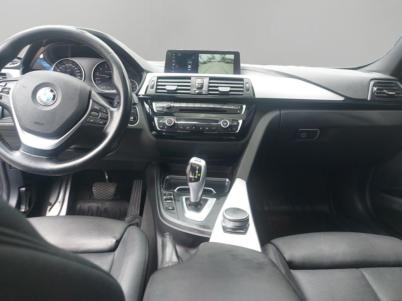 2018 BMW 3 Series 330i xDrive Photo