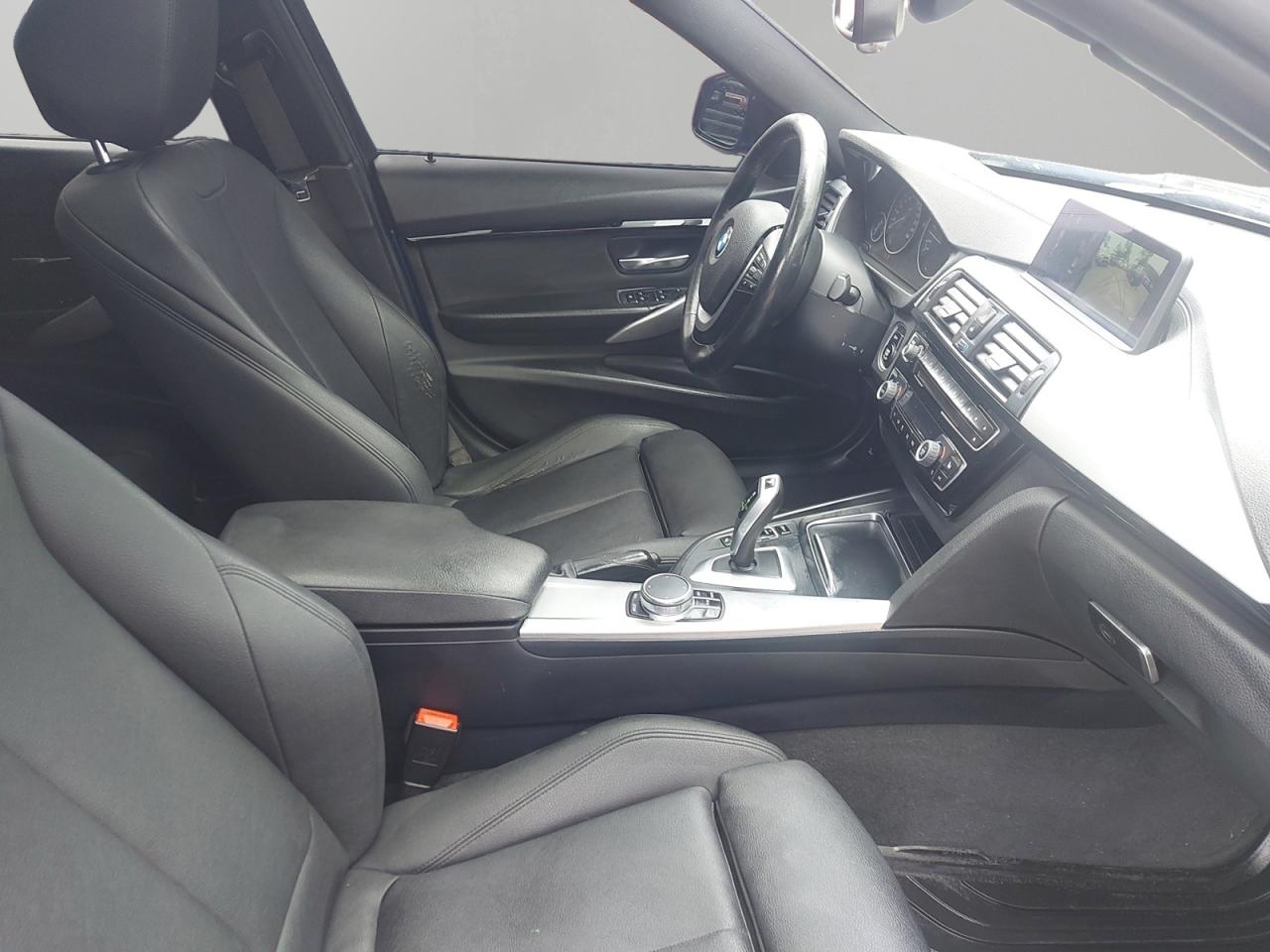 2018 BMW 3 Series 330i xDrive Photo