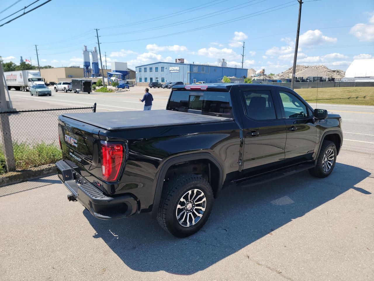 2022 GMC Sierra 1500 AT4 - Photo #5