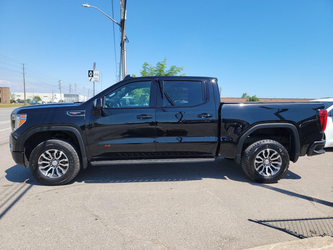 2022 GMC Sierra 1500 AT4 - Photo #9