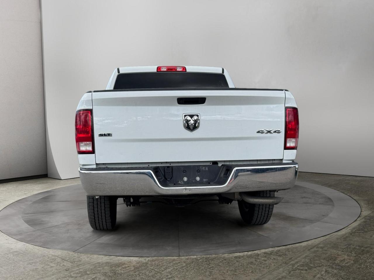 2022 RAM 1500 Classic SLT Photo3