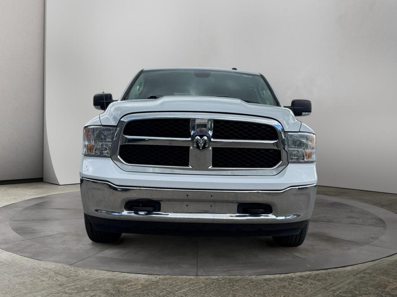 2022 RAM 1500 Classic SLT Photo4