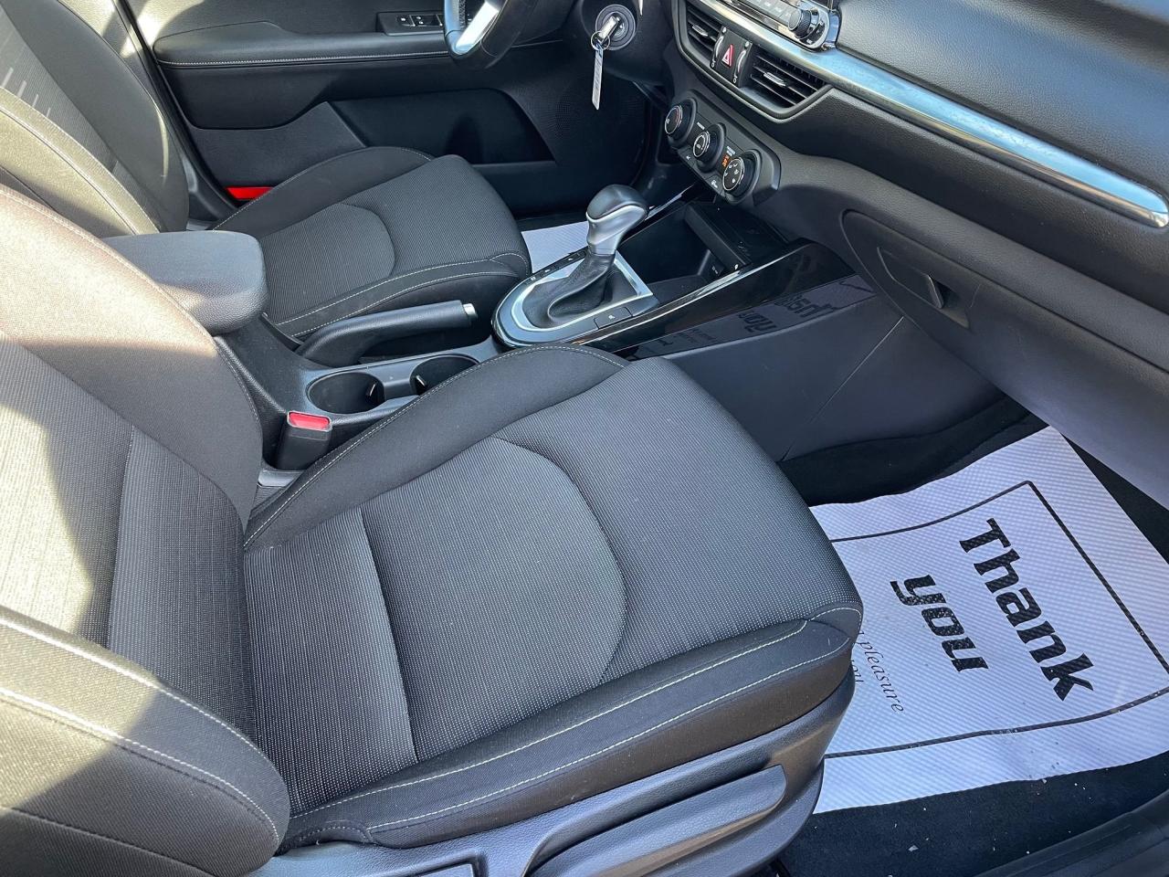 2021 Kia Forte5 EX Photo3