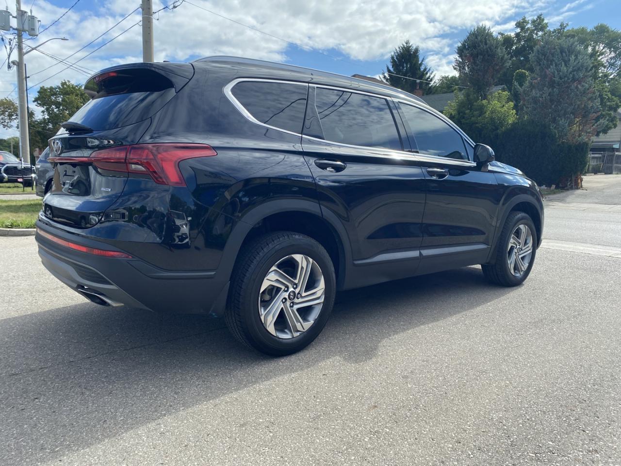 2022 Hyundai Santa Fe SEL AWD Photo2