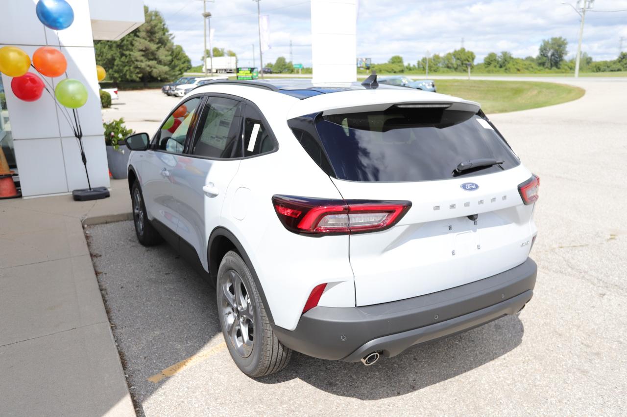 2025 Ford Escape ST-Line AWD Photo5