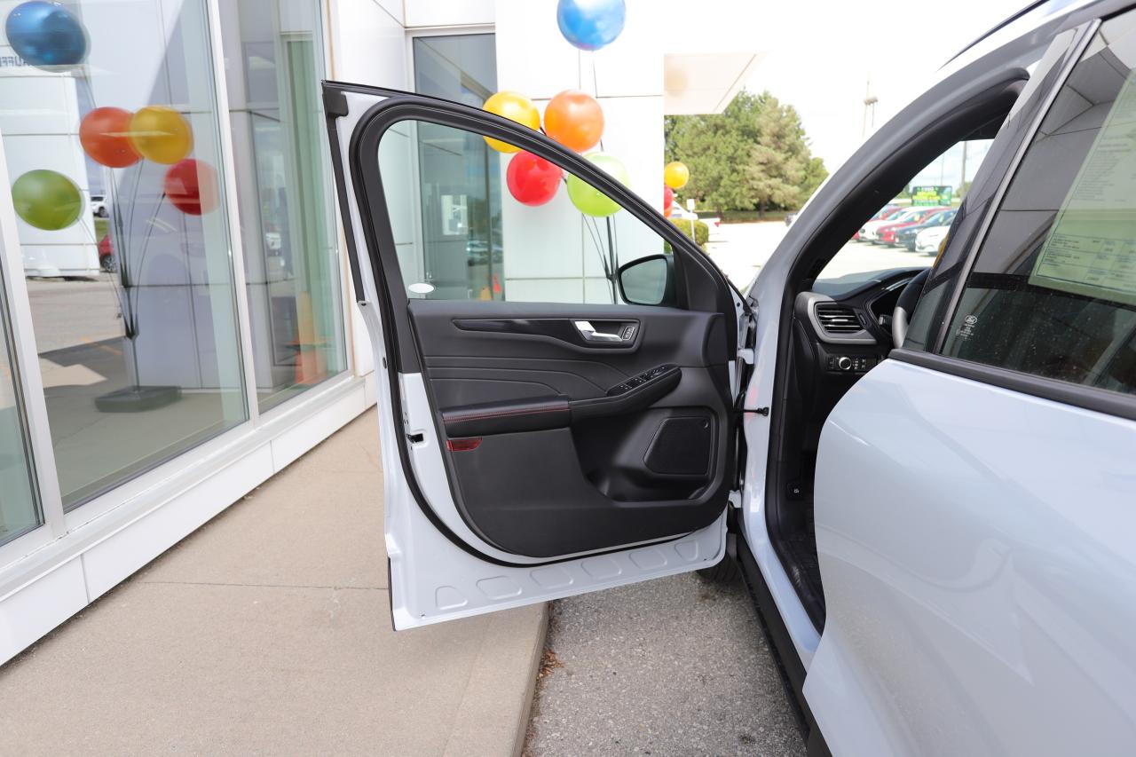 2025 Ford Escape ST-Line AWD Photo5
