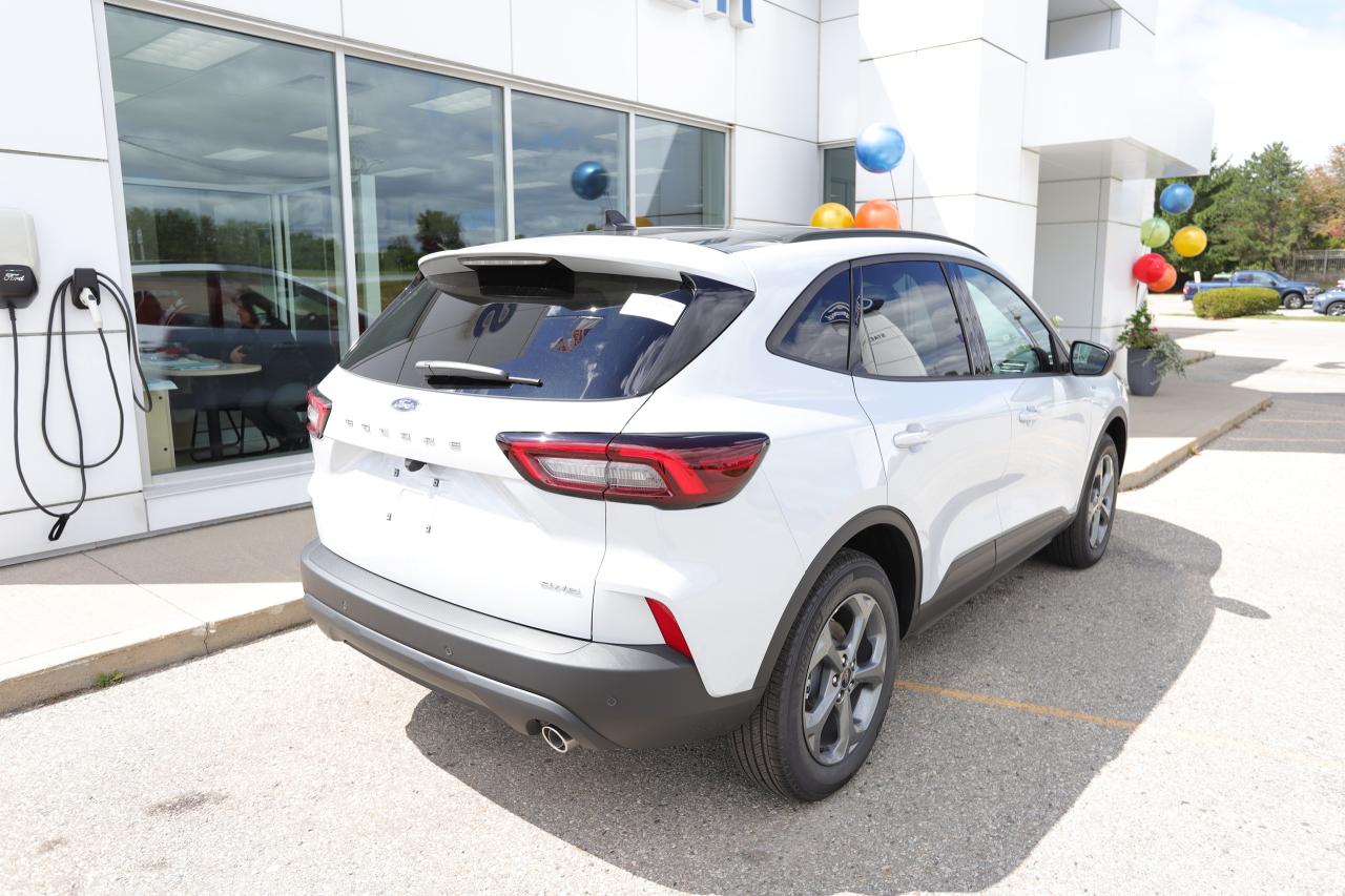 2025 Ford Escape ST-Line AWD Photo