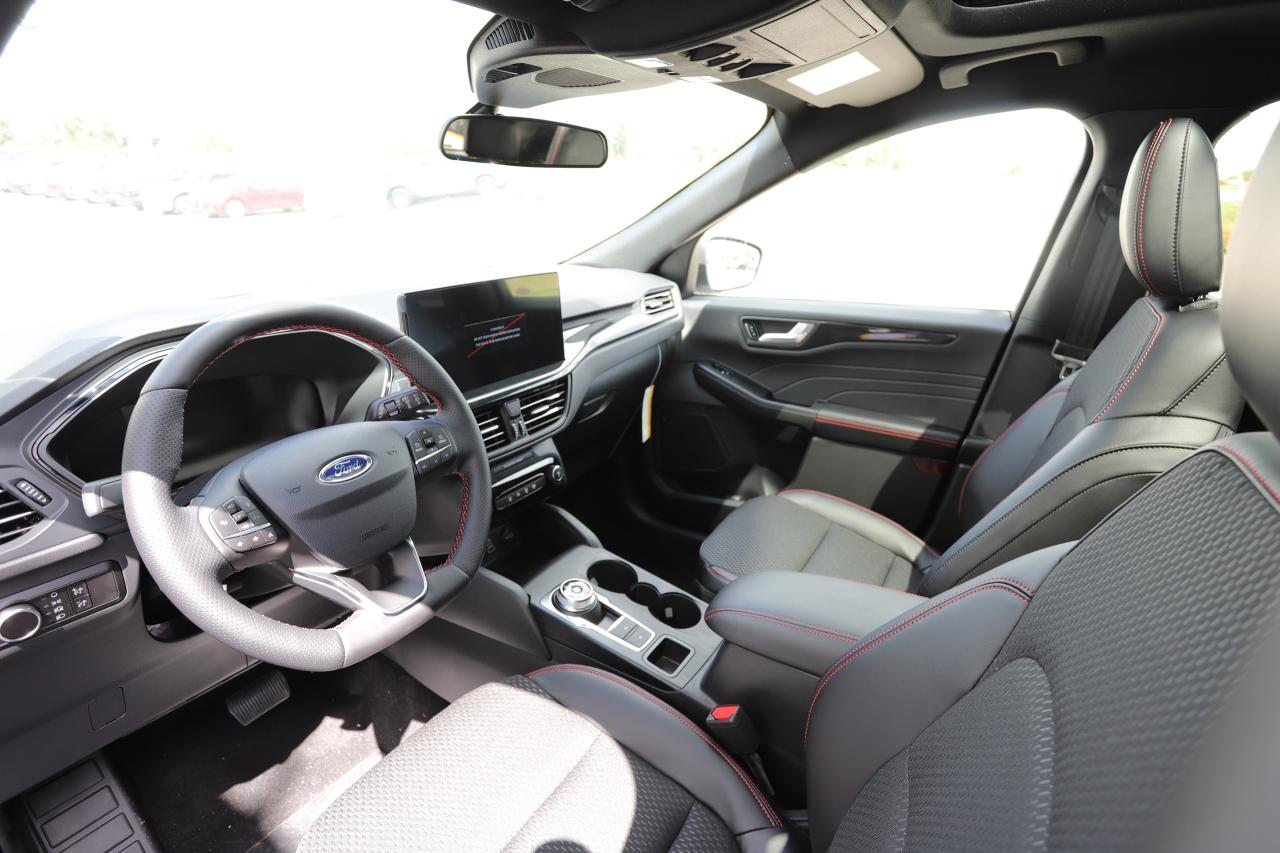 2025 Ford Escape ST-Line AWD Photo5