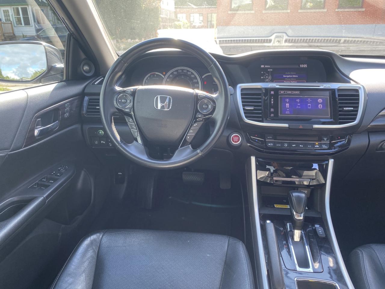 2016 Honda Accord Touring V6 Sedan 6-Spd AT Photo4