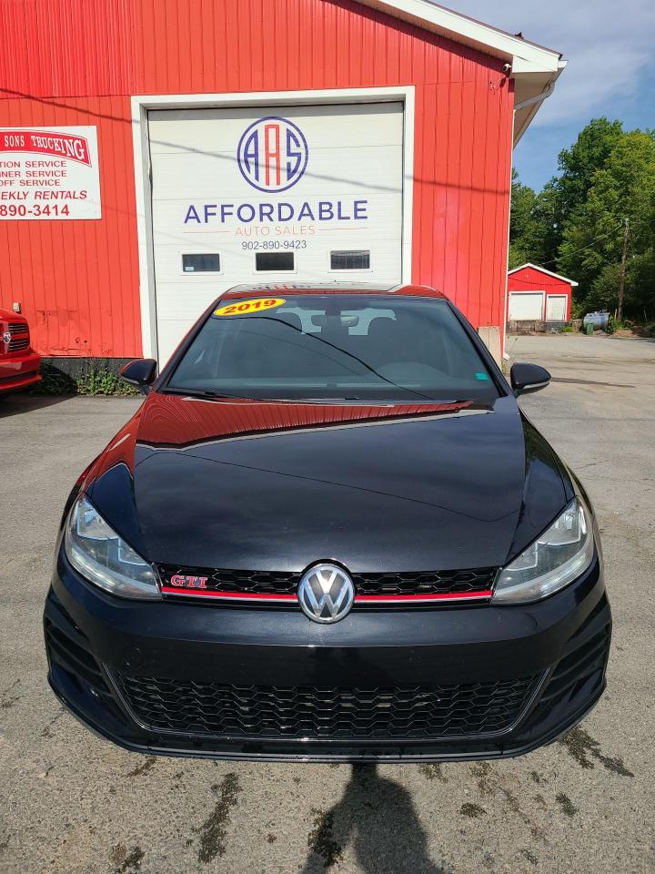 2019 Volkswagen Golf  - Photo #2