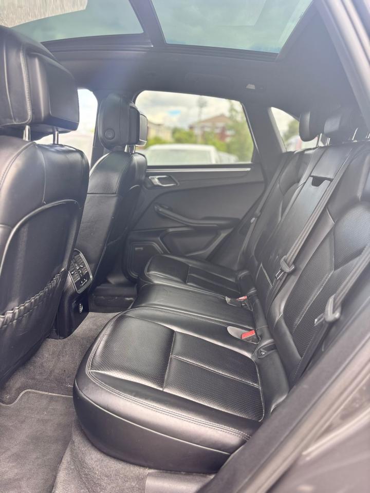 2018 Porsche Macan  - Photo #16
