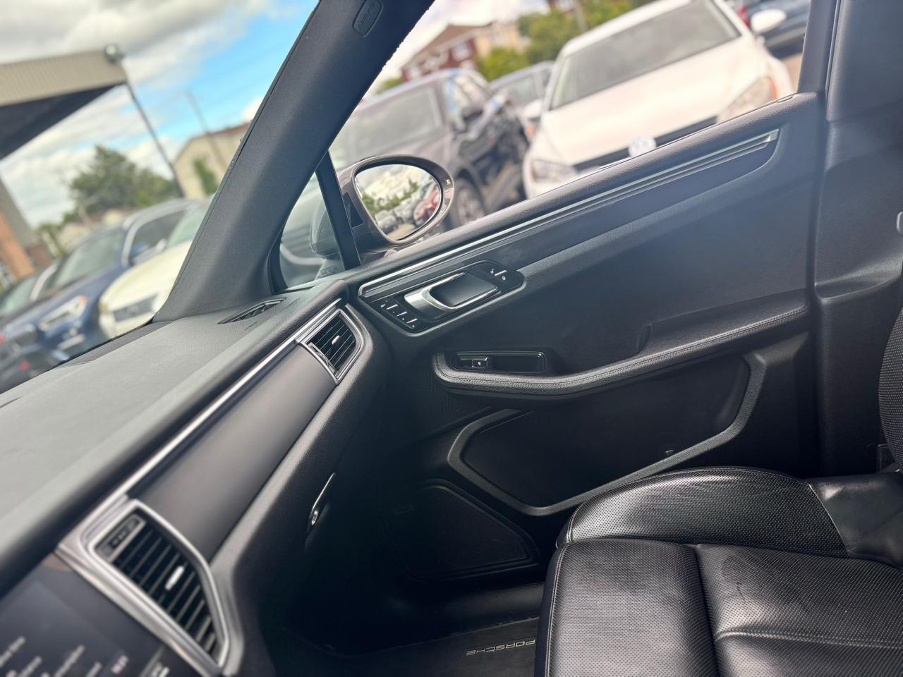 2018 Porsche Macan  - Photo #15
