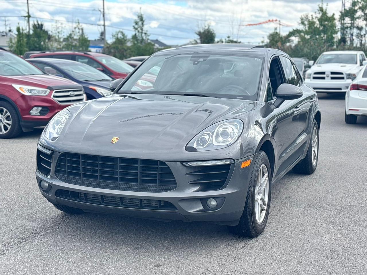 2018 Porsche Macan  - Photo #2