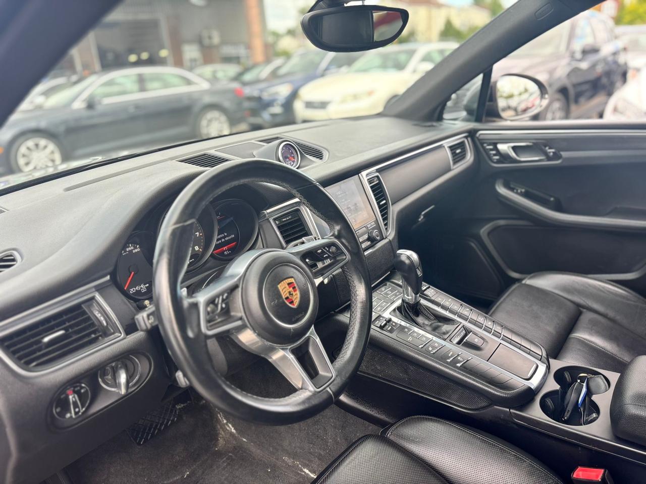 2018 Porsche Macan  - Photo #14
