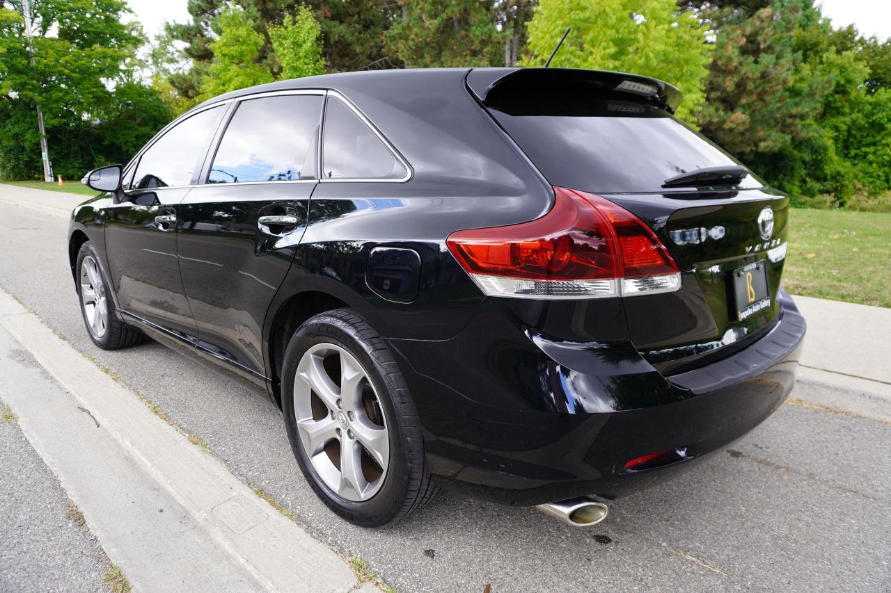 2013 Toyota Venza LIMITED / V6 AWD / LEATHER / DUAL ROOF/ NAVIGATION Photo2