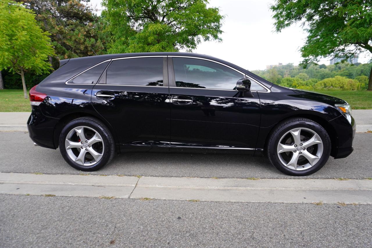 2013 Toyota Venza LIMITED / V6 AWD / LEATHER / DUAL ROOF/ NAVIGATION Photo4