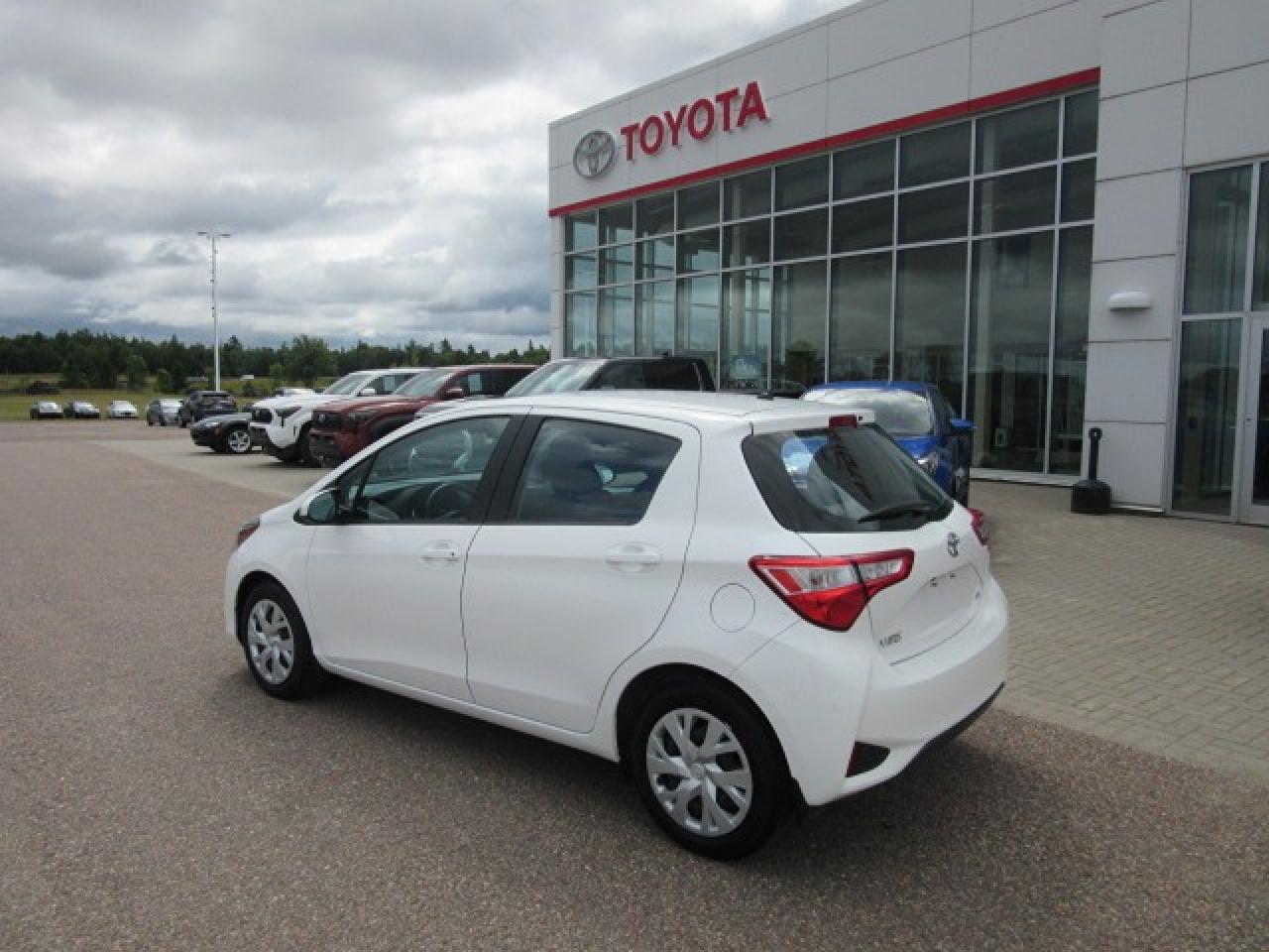 2018 Toyota Yaris HATCHBACK LE Photo2
