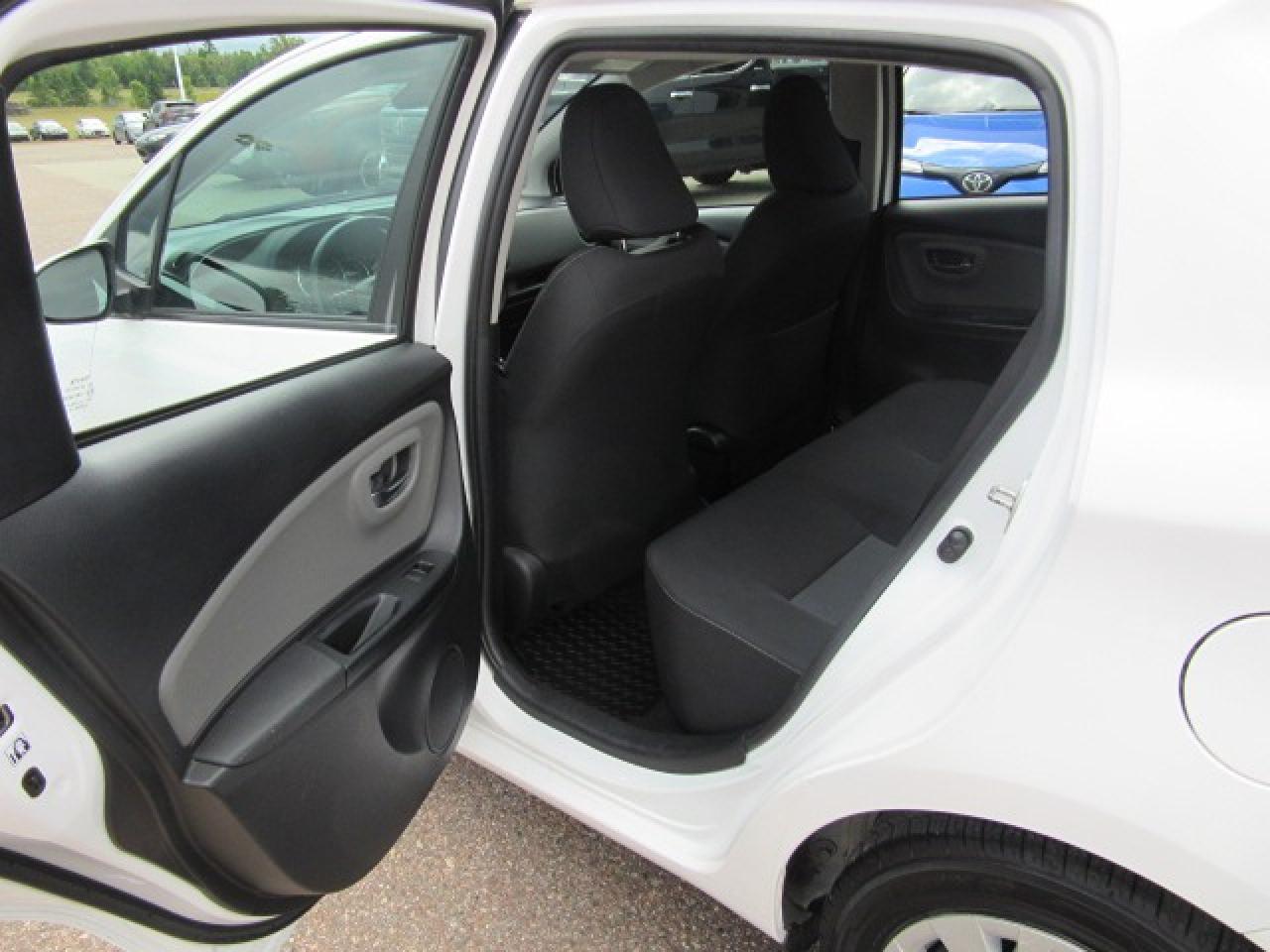 2018 Toyota Yaris HATCHBACK LE Photo