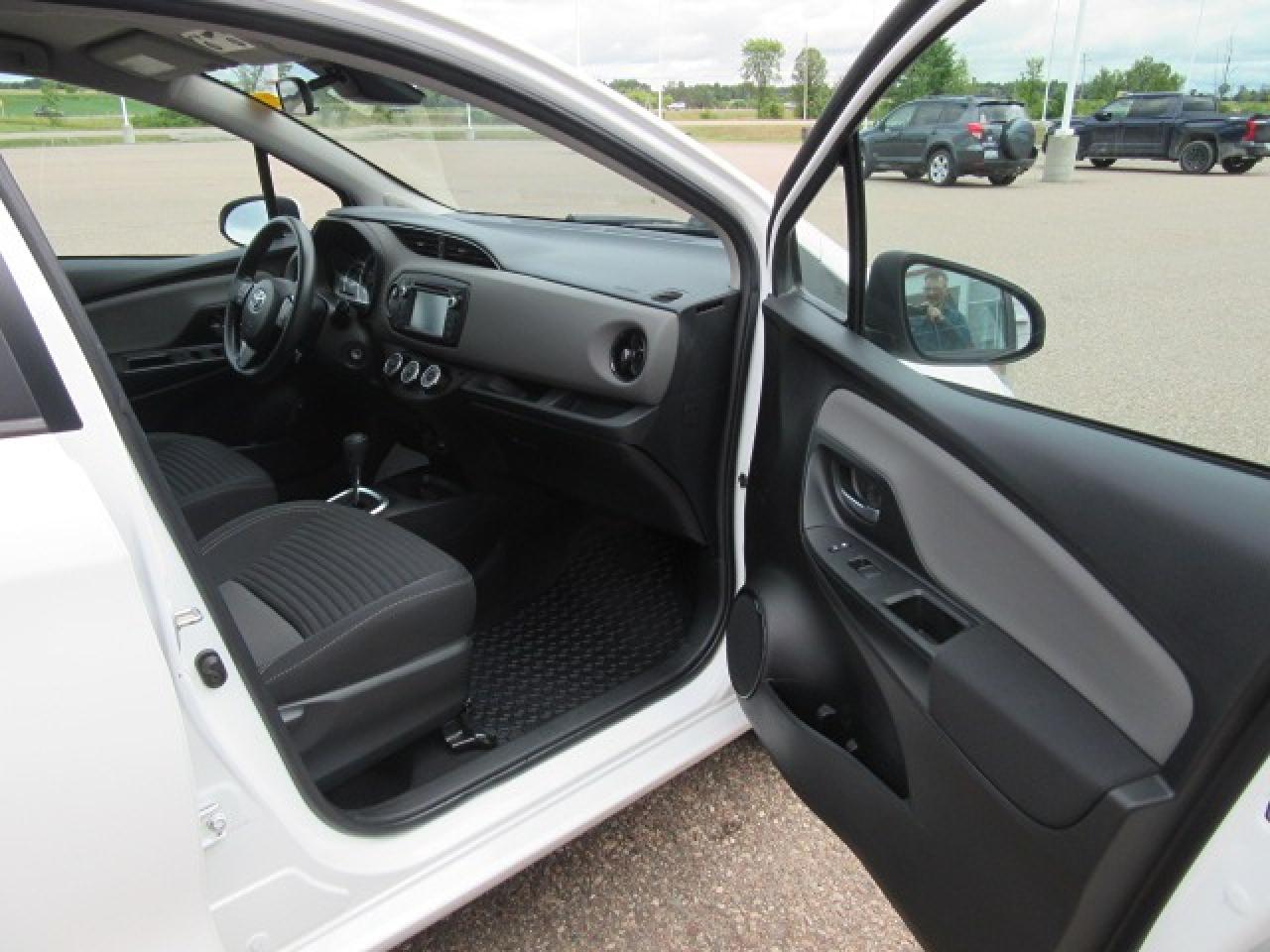 2018 Toyota Yaris HATCHBACK LE Photo
