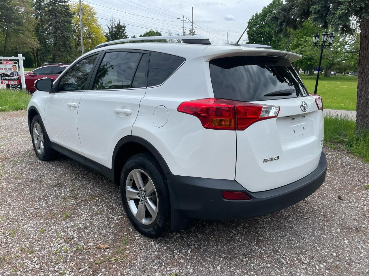 2015 Toyota RAV4 AWD 4dr XLE Photo3