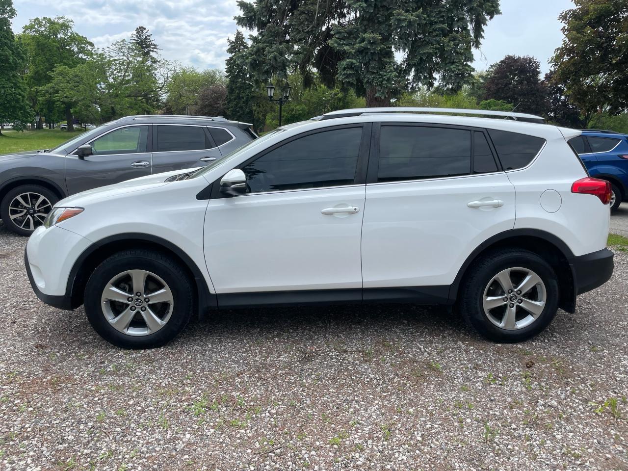 2015 Toyota RAV4 AWD 4dr XLE Photo2