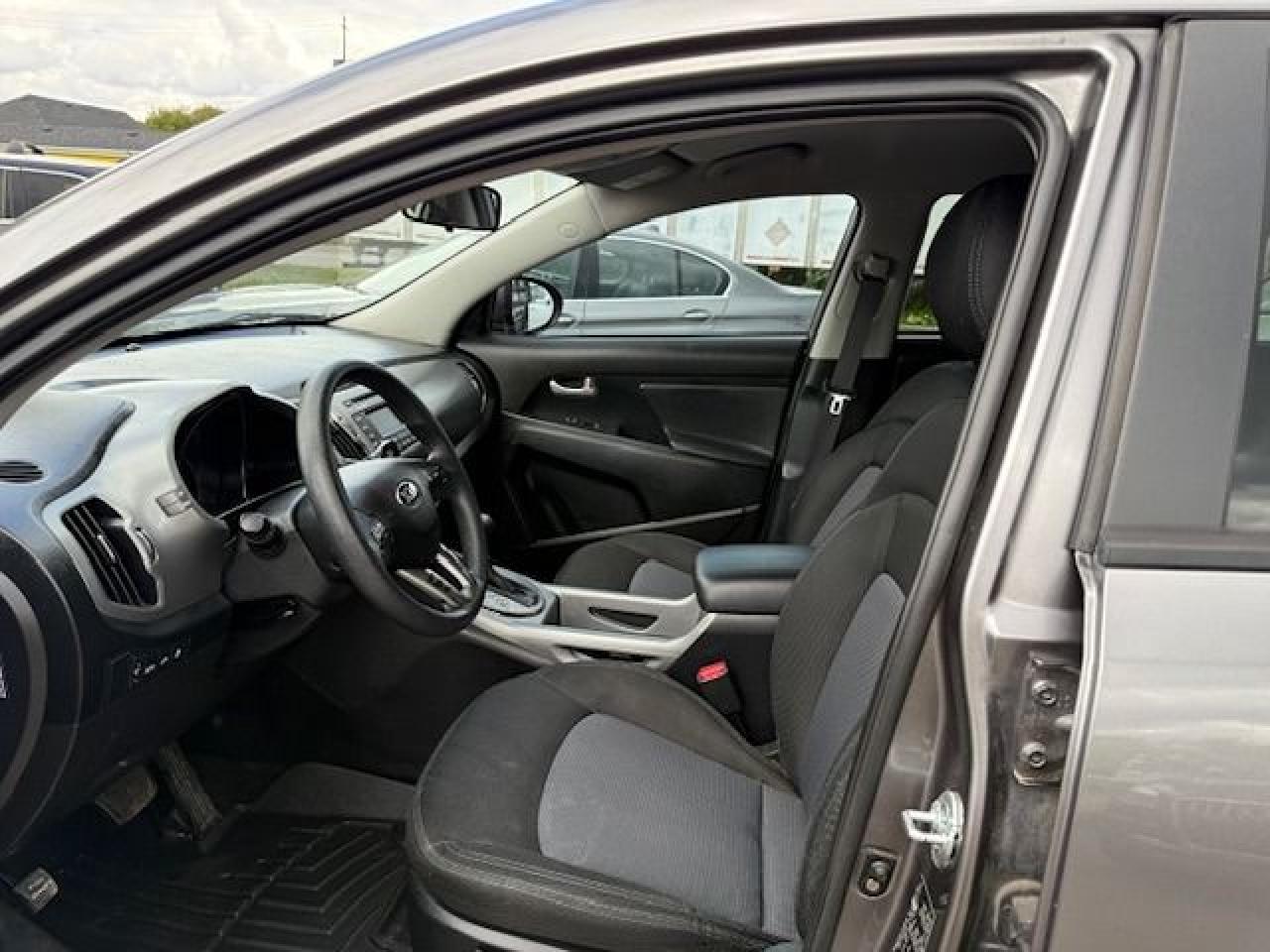 2015 Kia Sportage FWD 4dr Auto - Photo #2