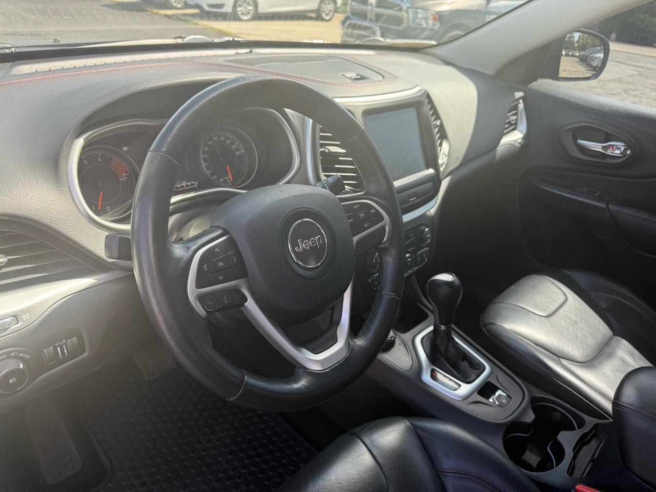 2016 Jeep Cherokee 4WD 4dr Trailhawk Photo10