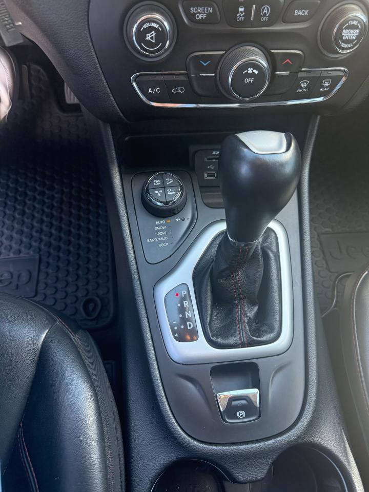 2016 Jeep Cherokee 4WD 4dr Trailhawk Photo38