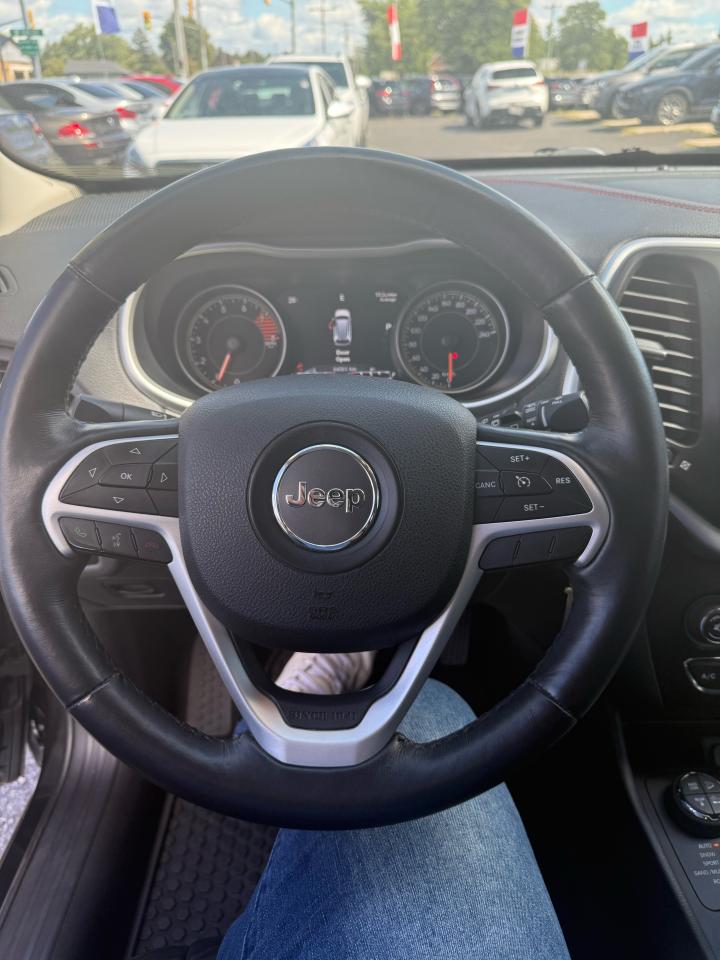 2016 Jeep Cherokee 4WD 4dr Trailhawk Photo18