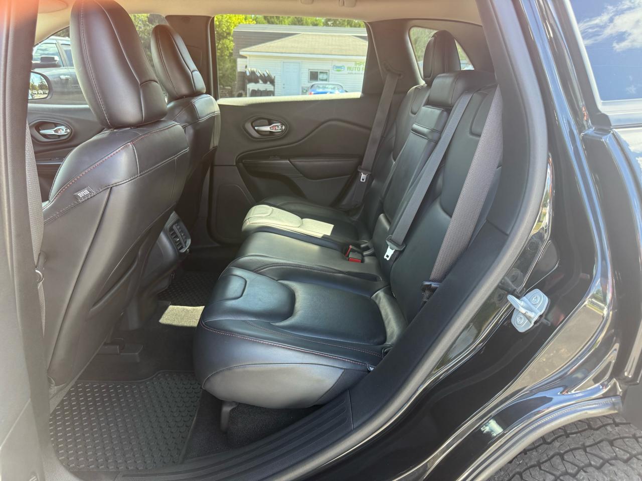 2016 Jeep Cherokee 4WD 4dr Trailhawk Photo31