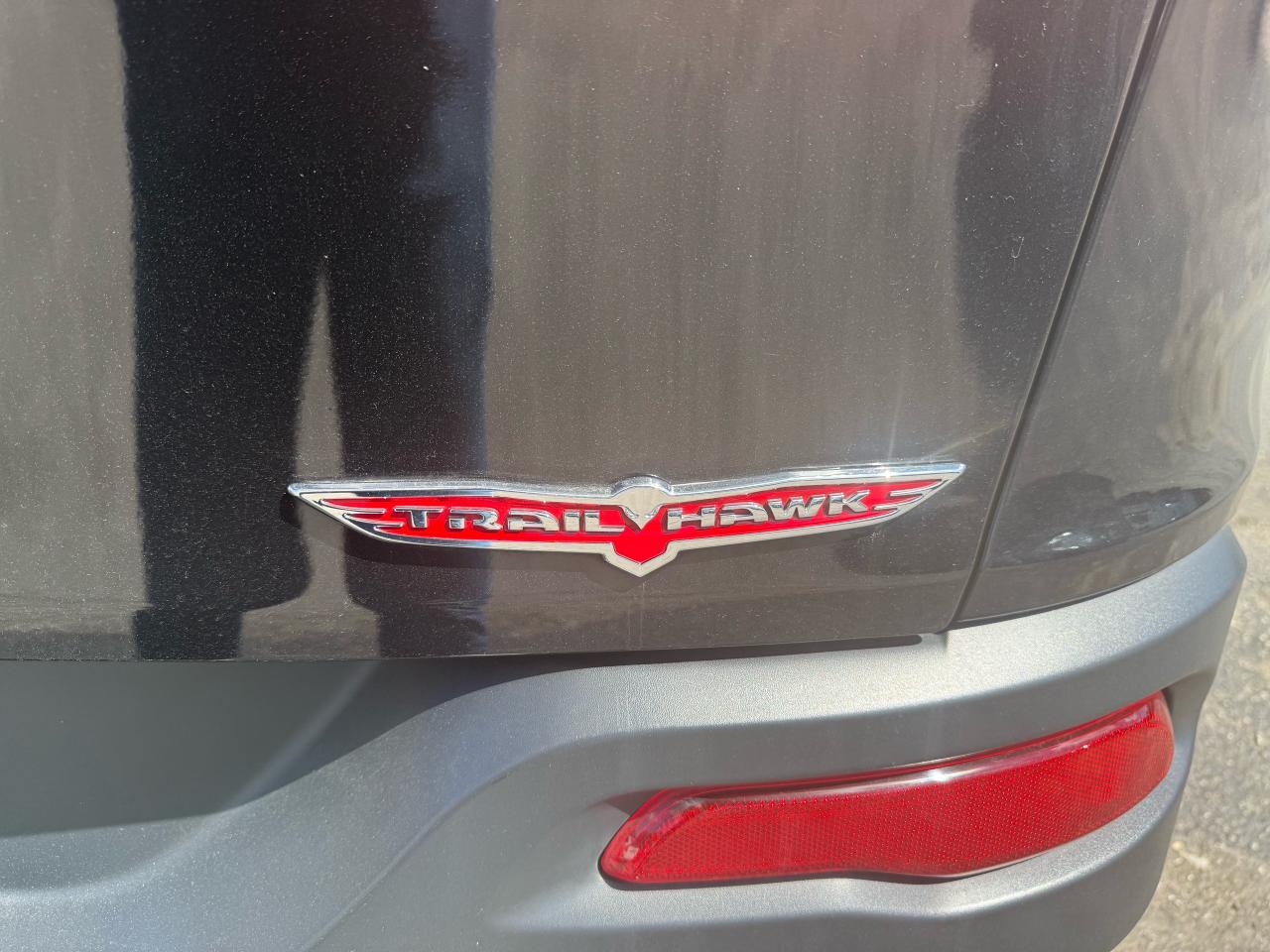 2016 Jeep Cherokee 4WD 4dr Trailhawk Photo13