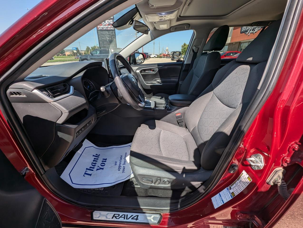 2020 Toyota RAV4 Hybrid XLE | MB OWNER | HEATED STEERING - Photo #11