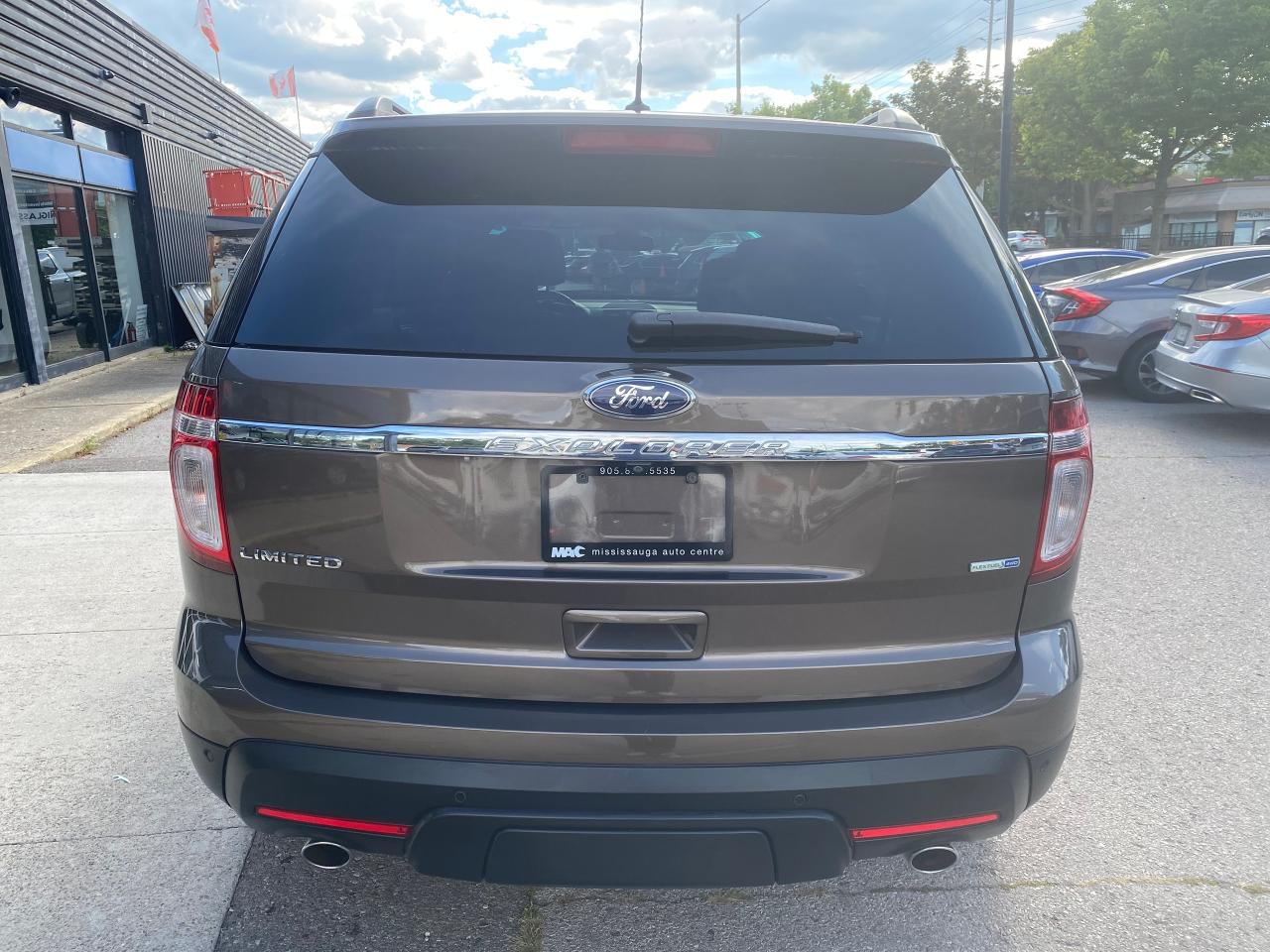 2015 Ford Explorer LIMITED - Photo #4