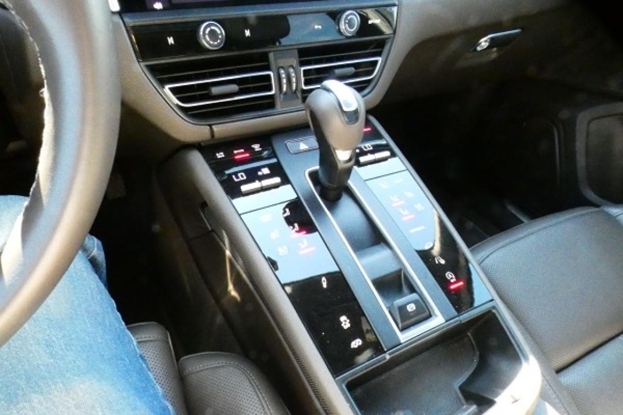 2023 Porsche Macan S AWD w/H&C L, pano S/R, NAV, BUC - Photo #18