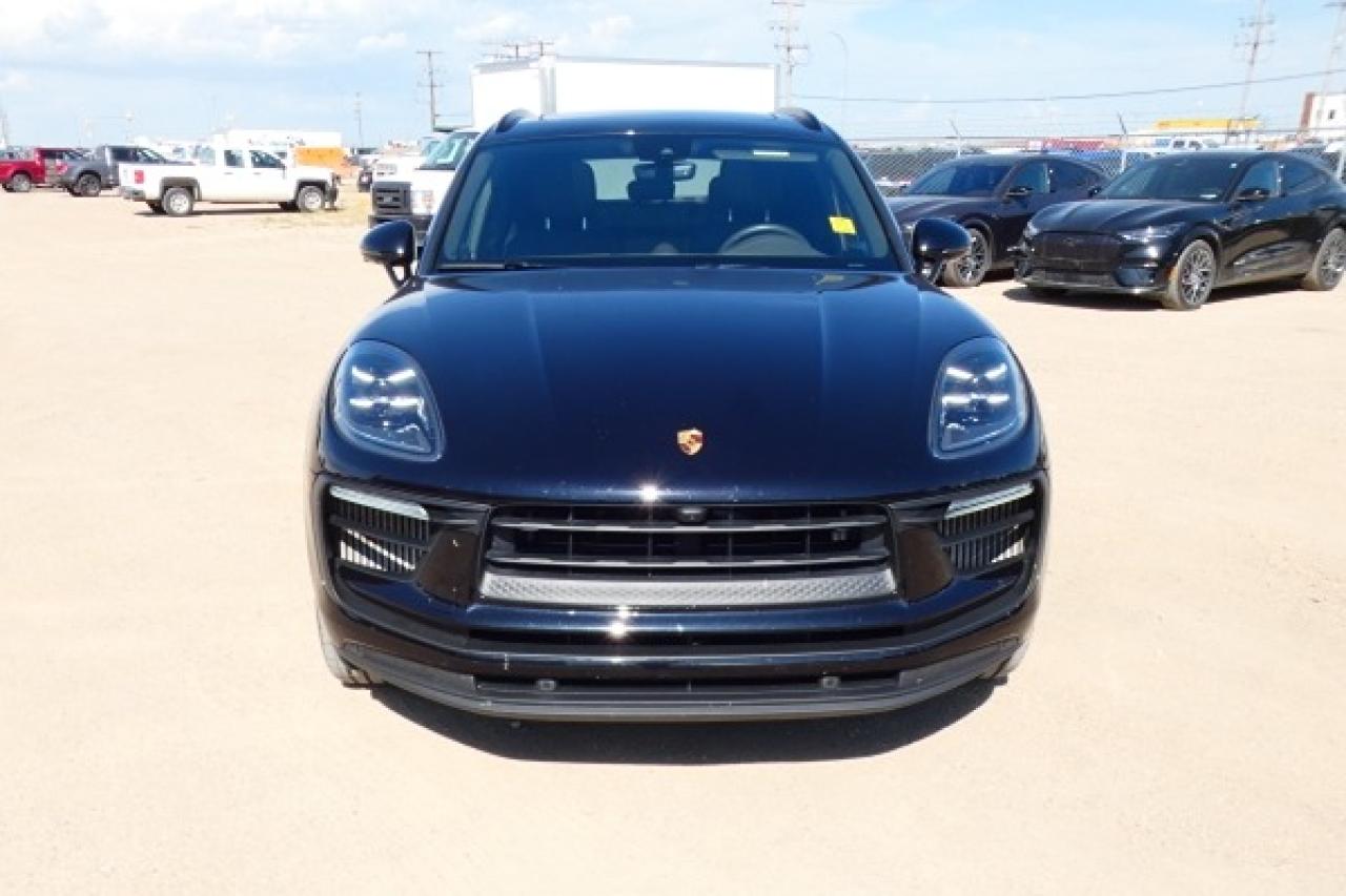 2023 Porsche Macan S AWD w/H&C L, pano S/R, NAV, BUC - Photo #3