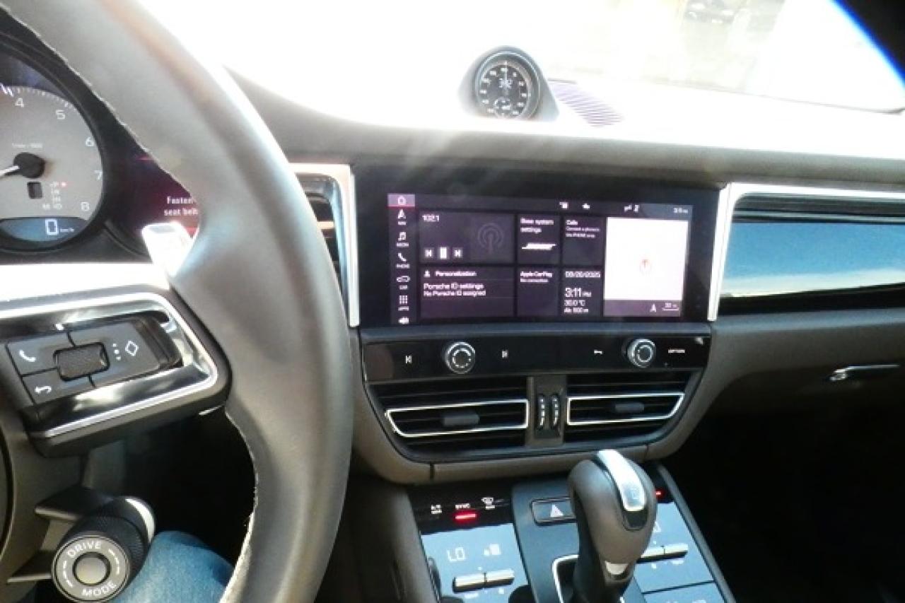 2023 Porsche Macan S AWD w/H&C L, pano S/R, NAV, BUC - Photo #17
