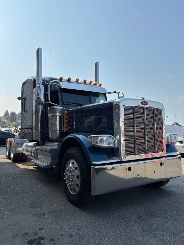 2022 PETERBILT 389  - Photo #3