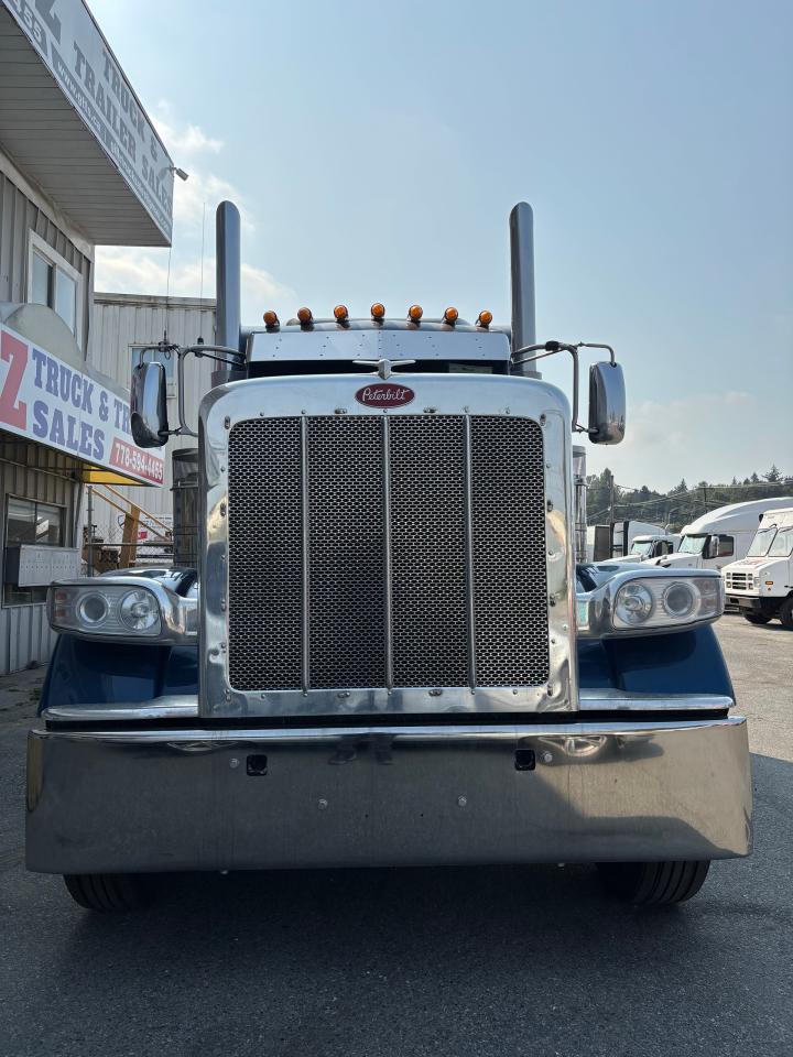 2022 PETERBILT 389  - Photo #2