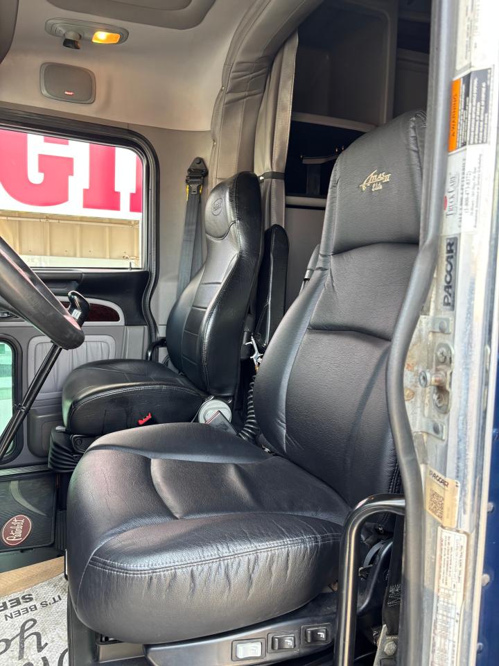 2022 PETERBILT 389  - Photo #8